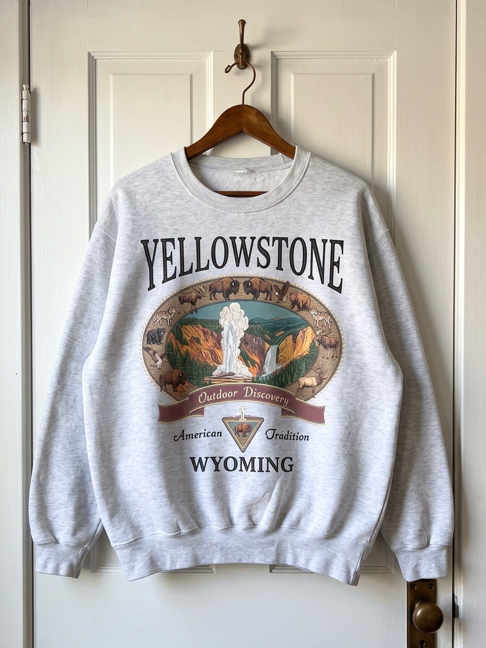 Yellowstone Wyoming National Park Nature Graphic Light Grey Sweatshirt